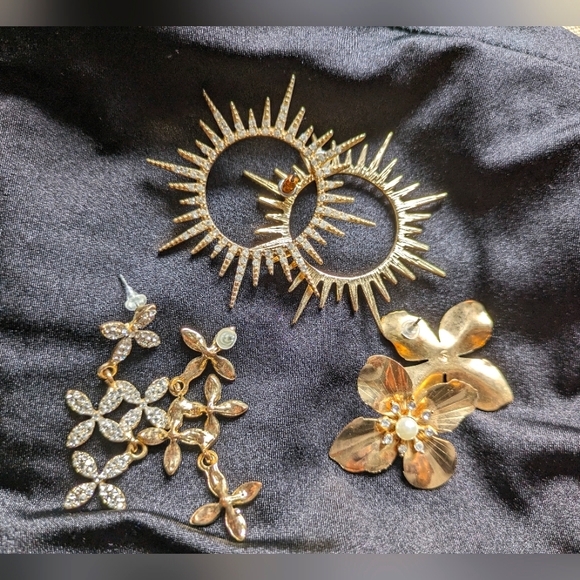 Three pairs of gold tone costume earrings - Picture 2 of 2